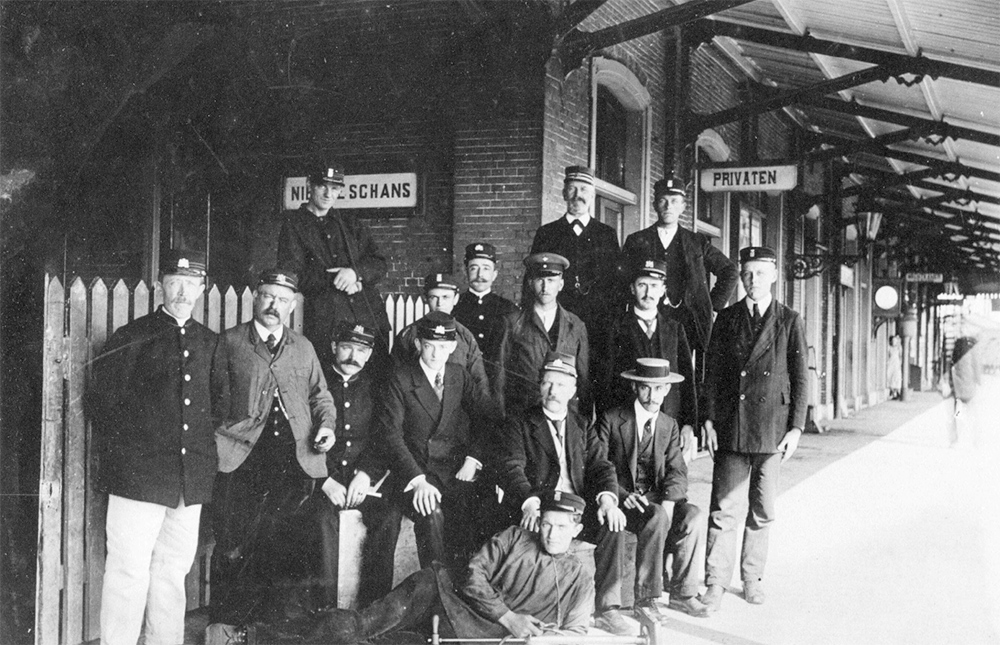 Personeel station Nieuweschans, 1910-1920 (Beeldbank Groningen)